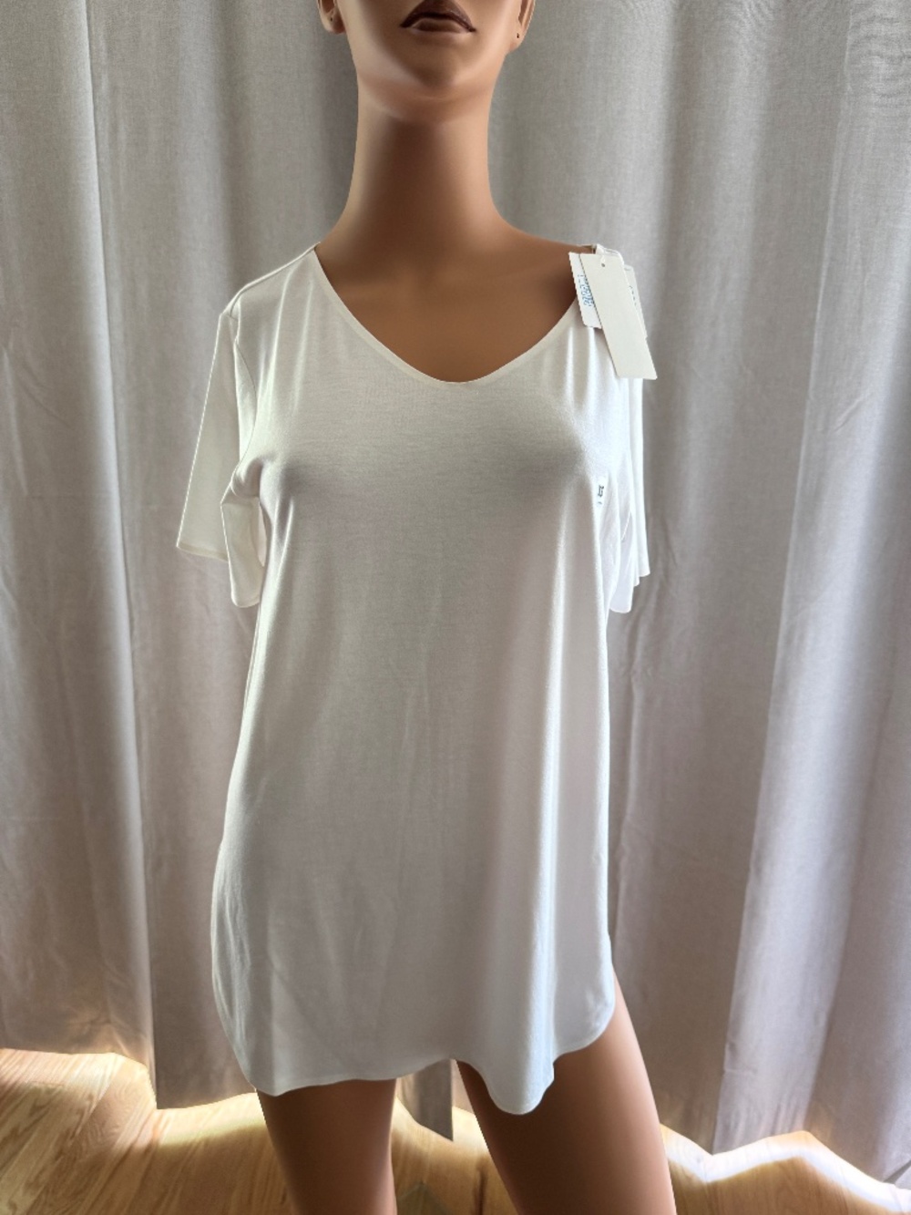 UNIQLO NWT AIRism Seamless V-Neck Longline T-Shirt White - XS
